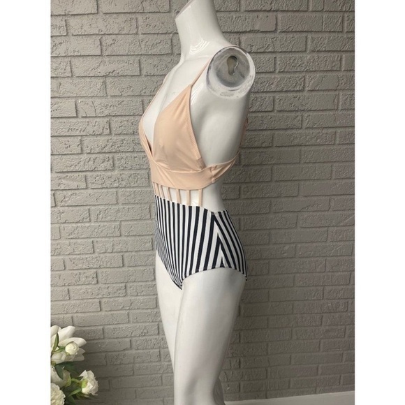 Cupshe Other - NWT Cupshe Striped One Piece Swimsuit Size XL